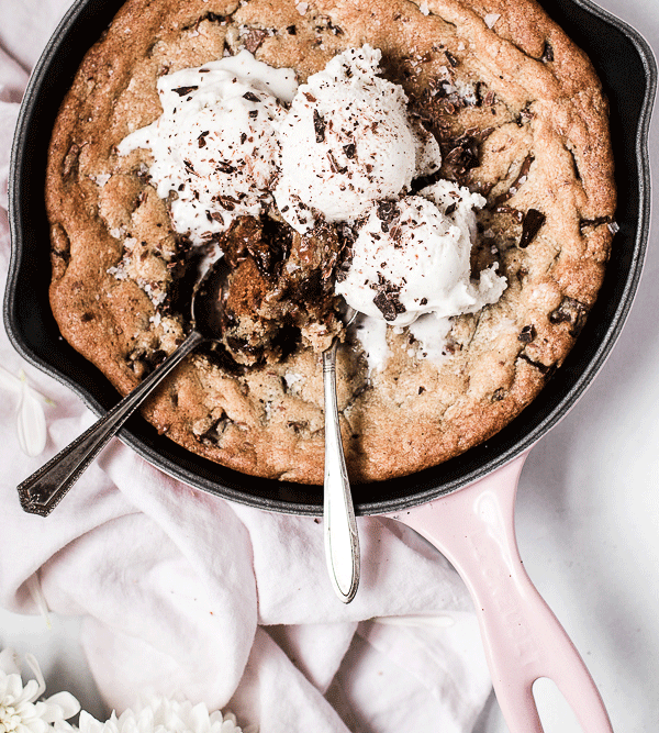 Easy Cast Iron Skillet Cookie: Your Guide To Baking The Perfect Treat